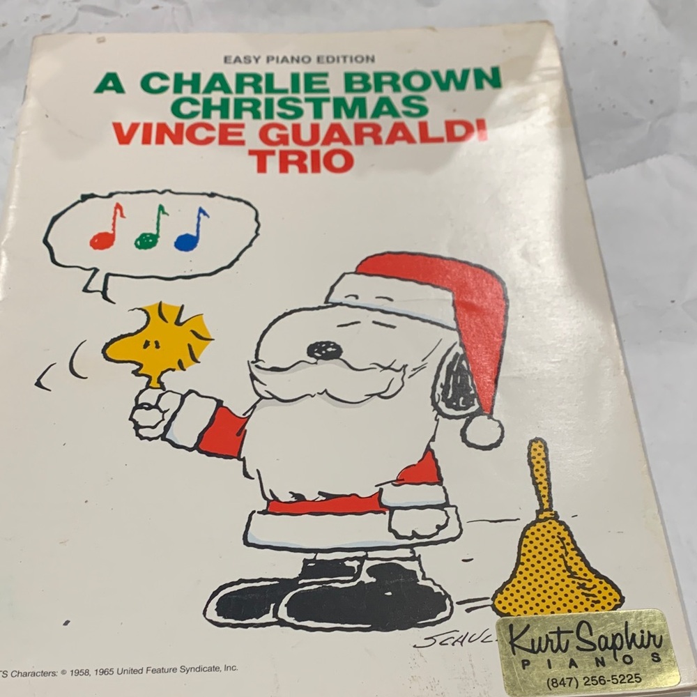 Schultz Festive Snoopy Christmas Book